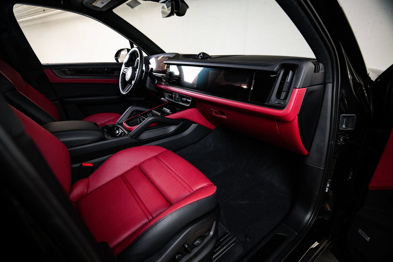 Certified 2026 Porsche Cayenne GTS AWD/4WD image 28