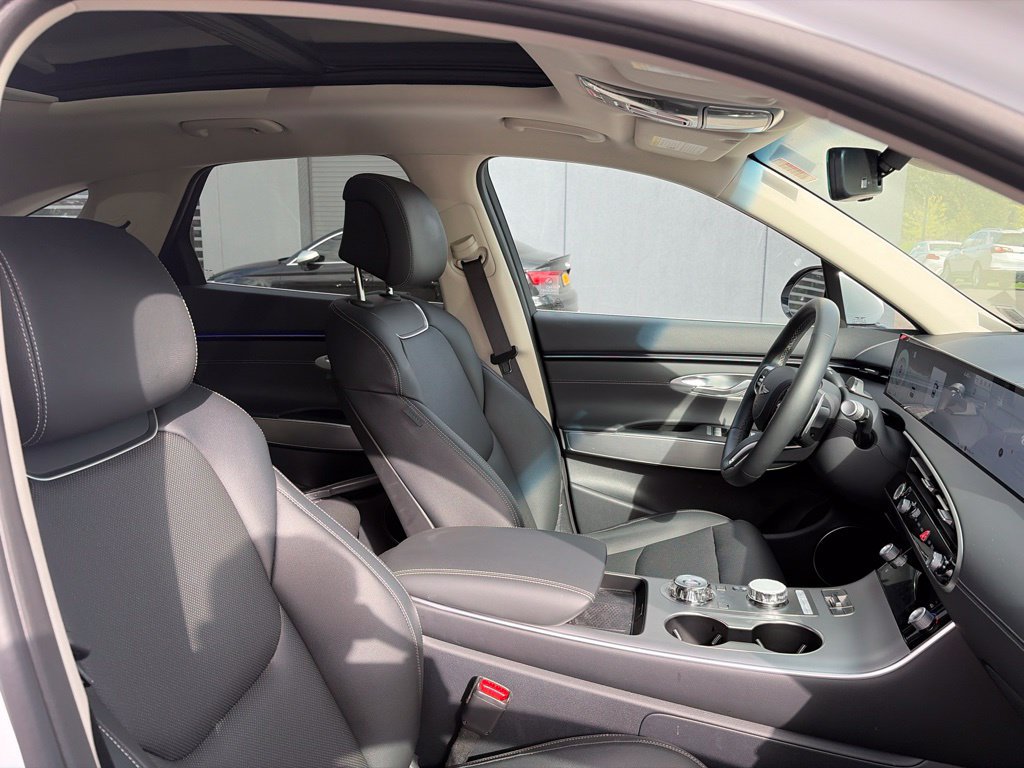 Certified 2026 Genesis GV70 2.5T Select AWD/4WD image 9
