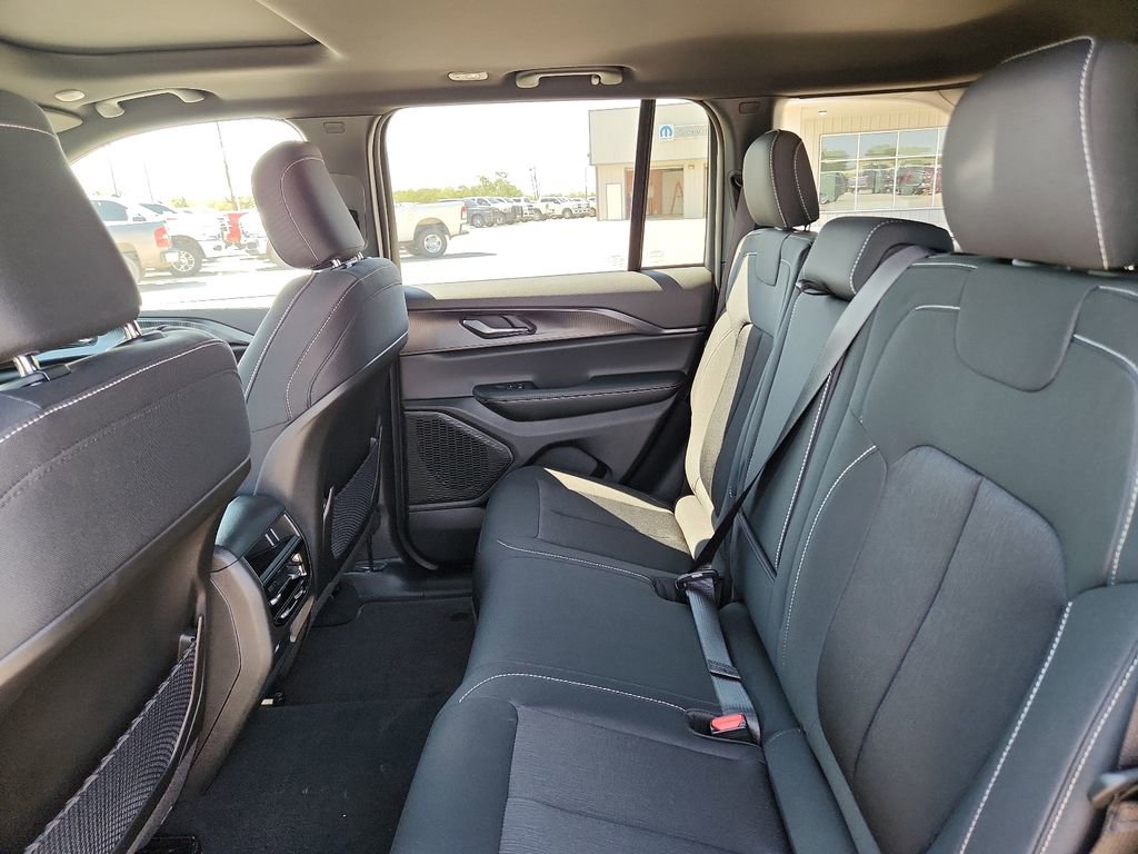New 2025 Jeep Grand Cherokee Laredo X image 11