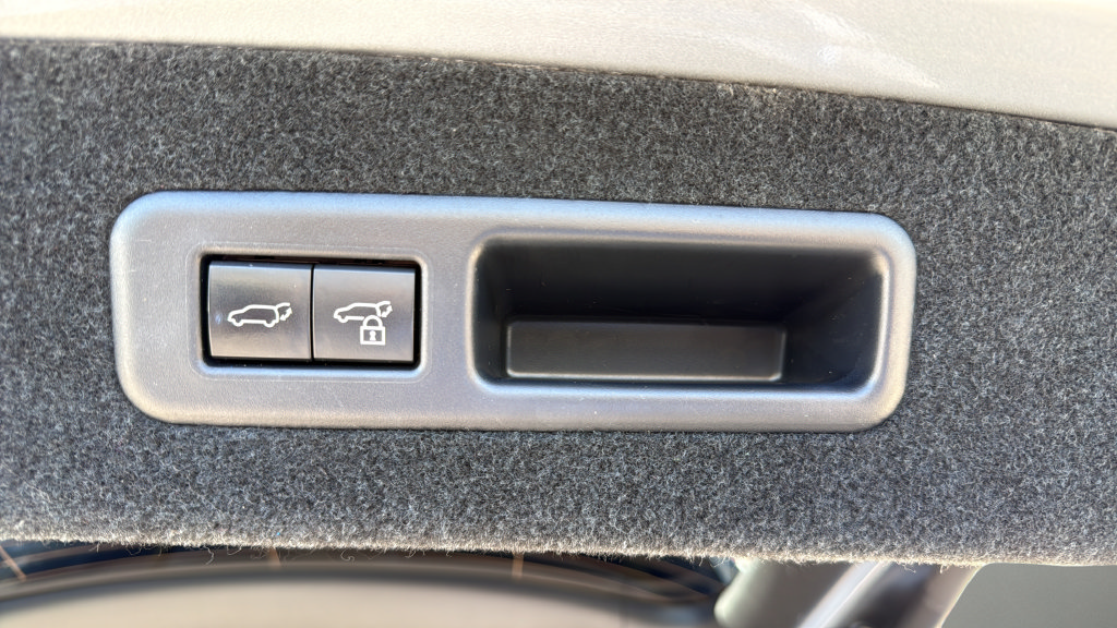 Certified 2022 Lexus RX 450hL AWD w/ Premium Package image 24