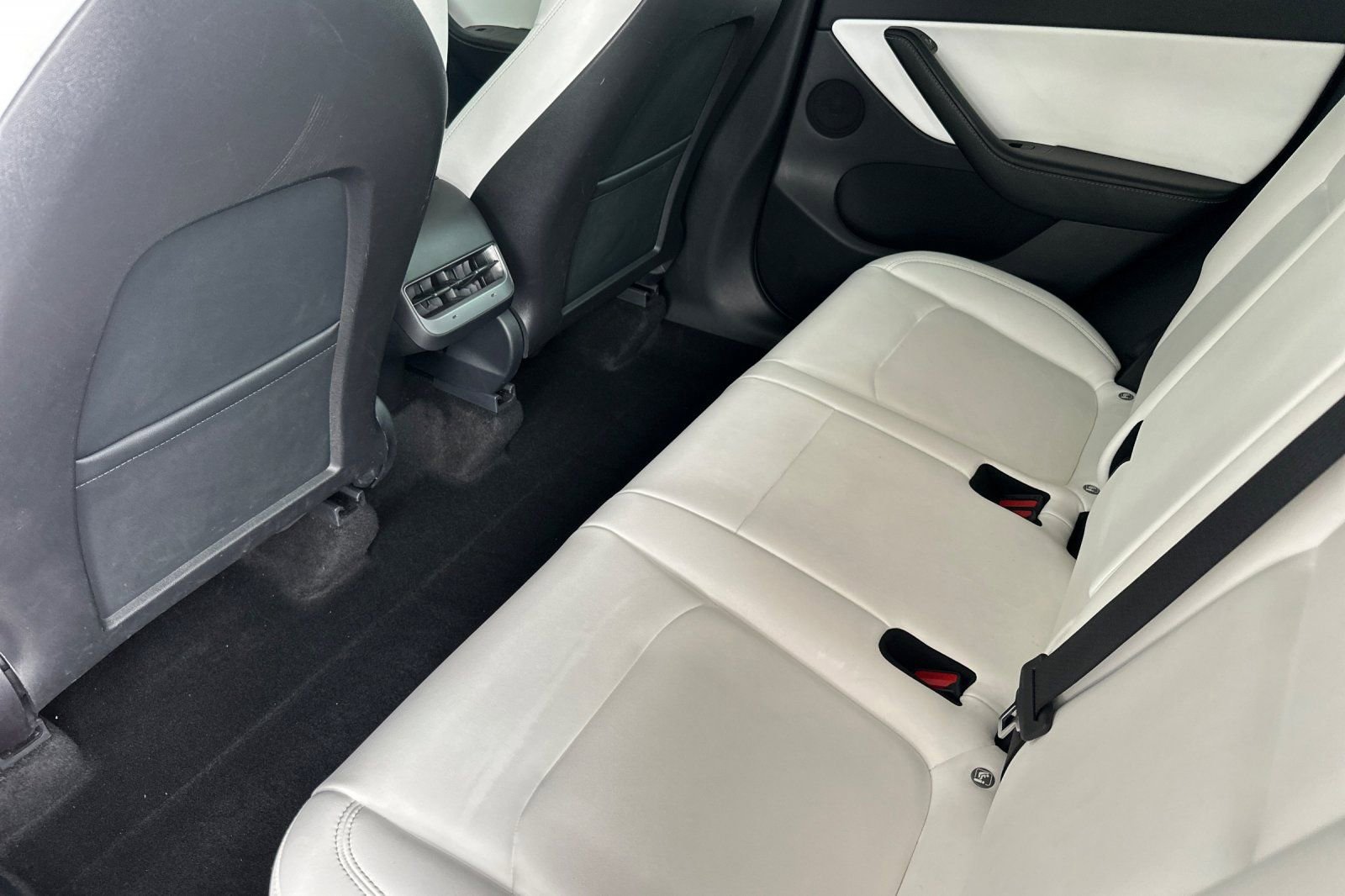 Used 2022 Tesla Model Y Performance image 14