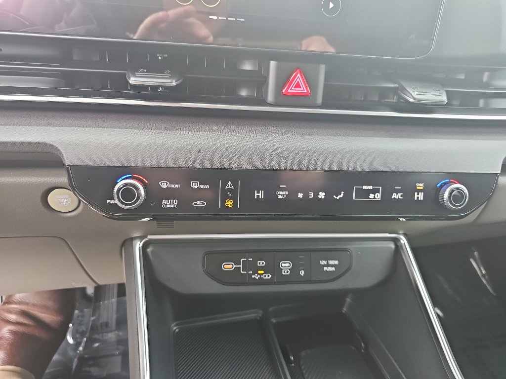 New 2026 Kia Carnival EX image 17