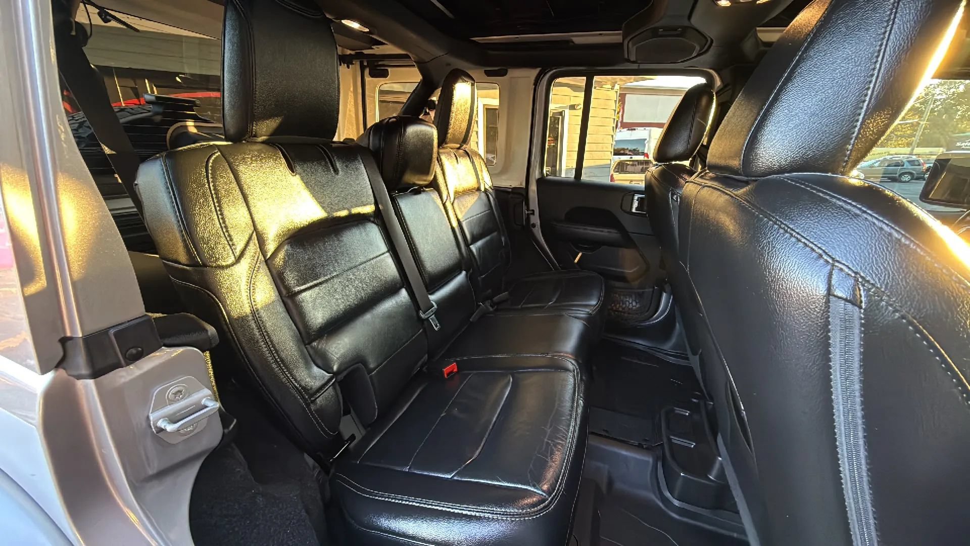 Used 2019 Jeep Wrangler Unlimited Sahara w/ Quick Order Package 24M Moab AWD/4WD image 24