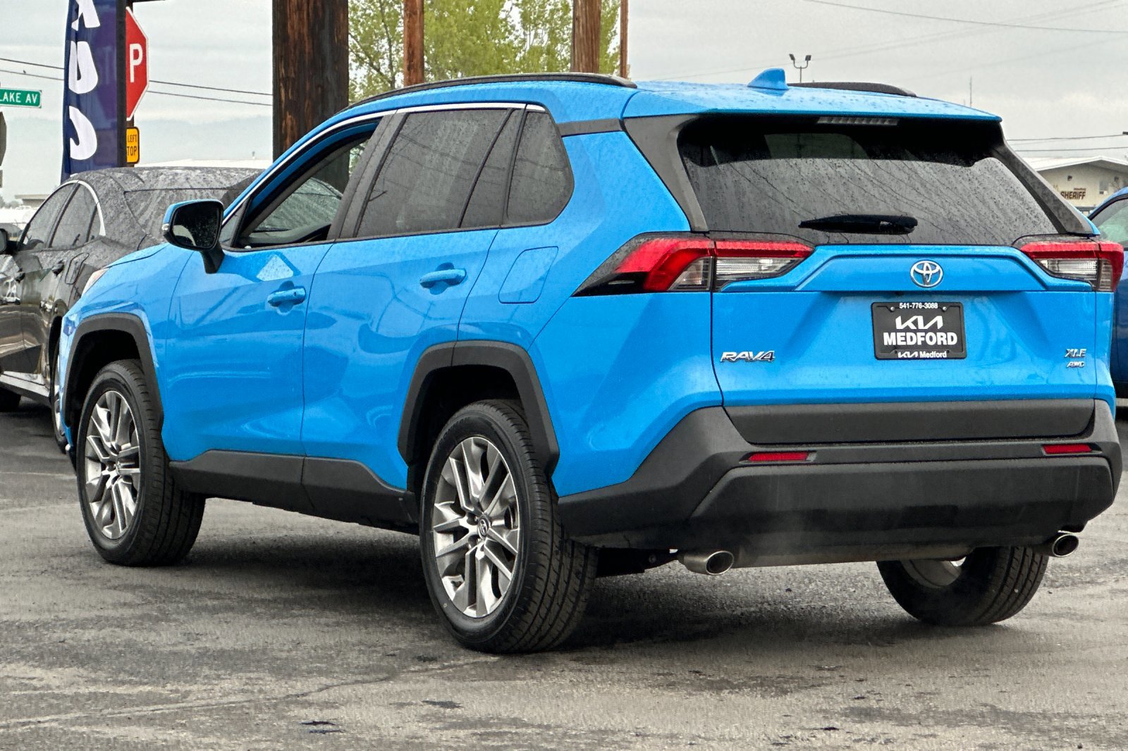 Used 2019 Toyota RAV4 XLE Premium AWD/4WD image 7