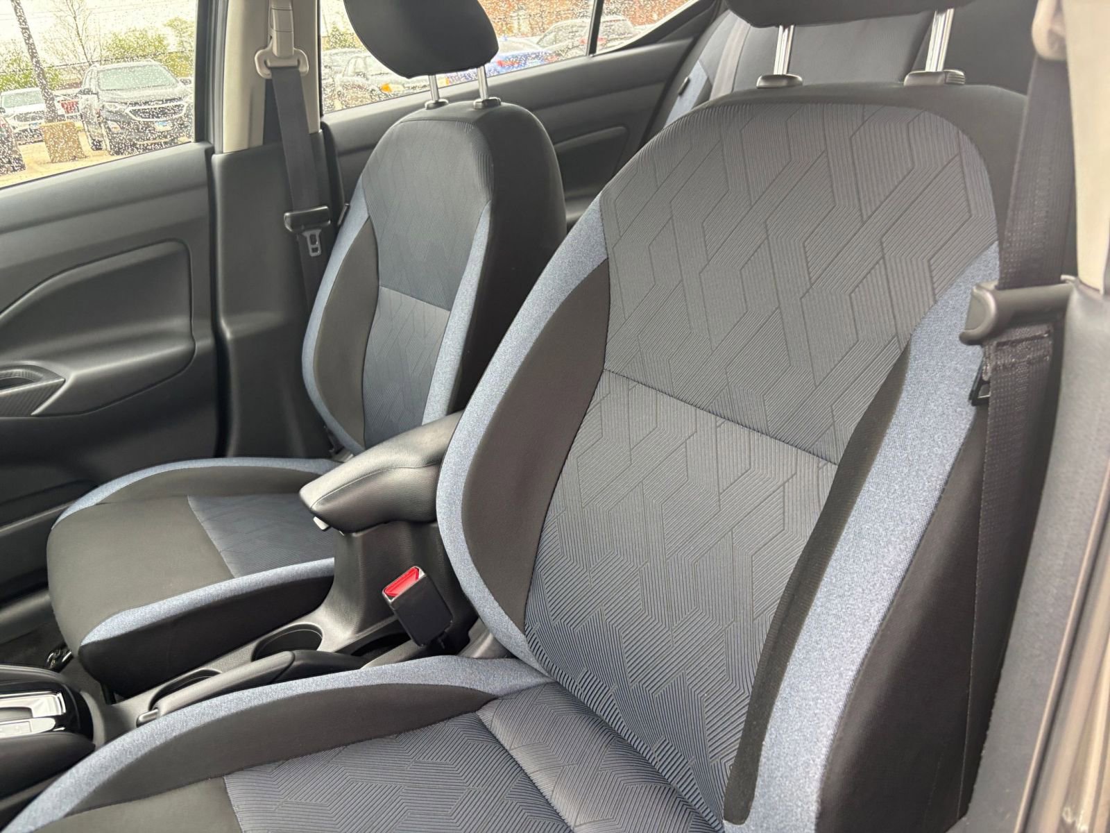 Used 2025 Nissan Versa SV FWD image 34
