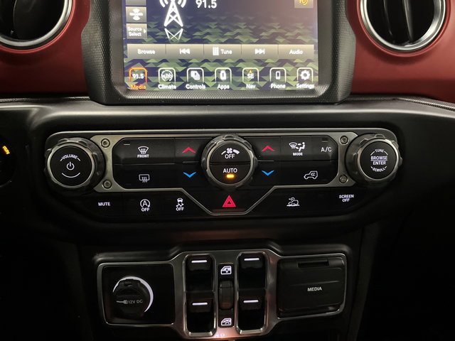 Used 2022 Jeep Wrangler Unlimited Rubicon AWD/4WD image 17