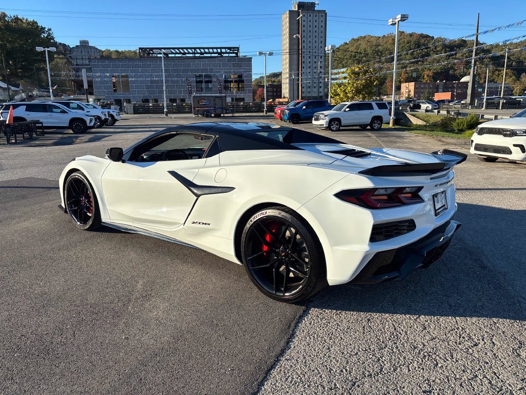 Used 2025 Chevrolet Corvette Z06 RWD image 3