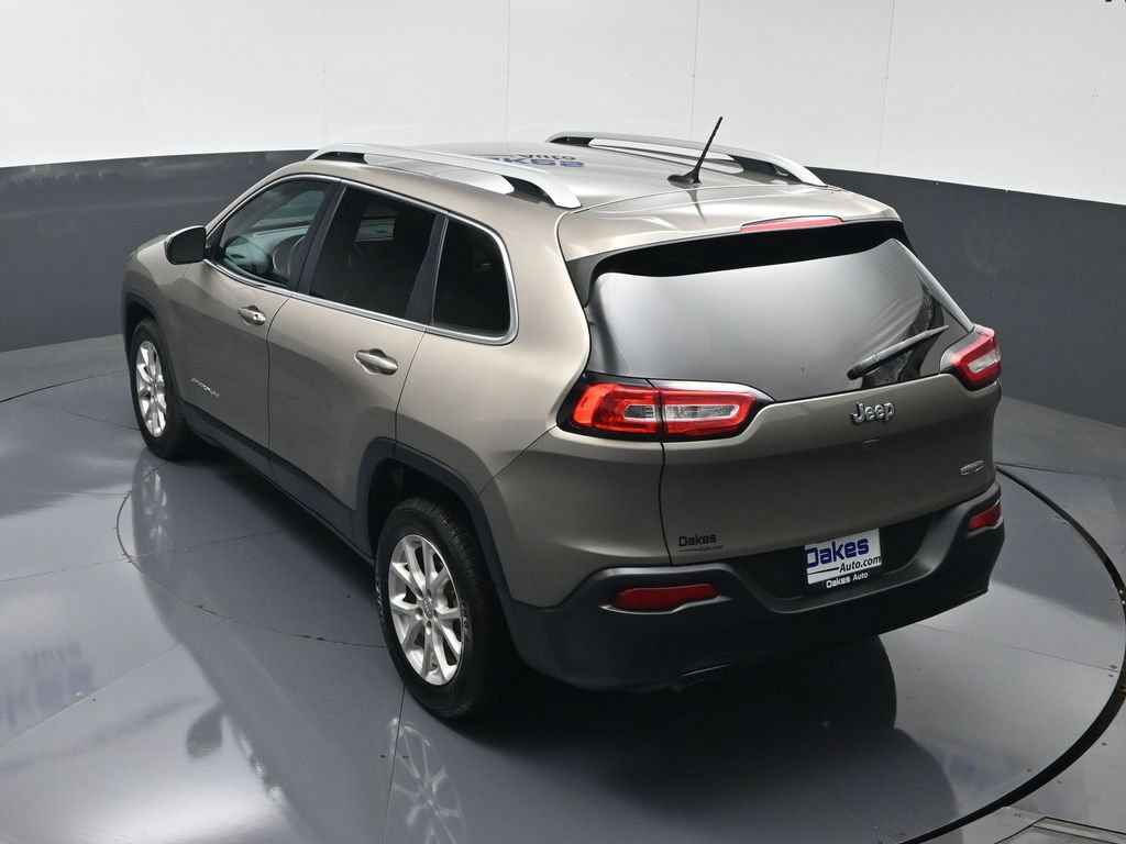 Used 2017 Jeep Cherokee Latitude w/ Cold Weather Group FWD image 46