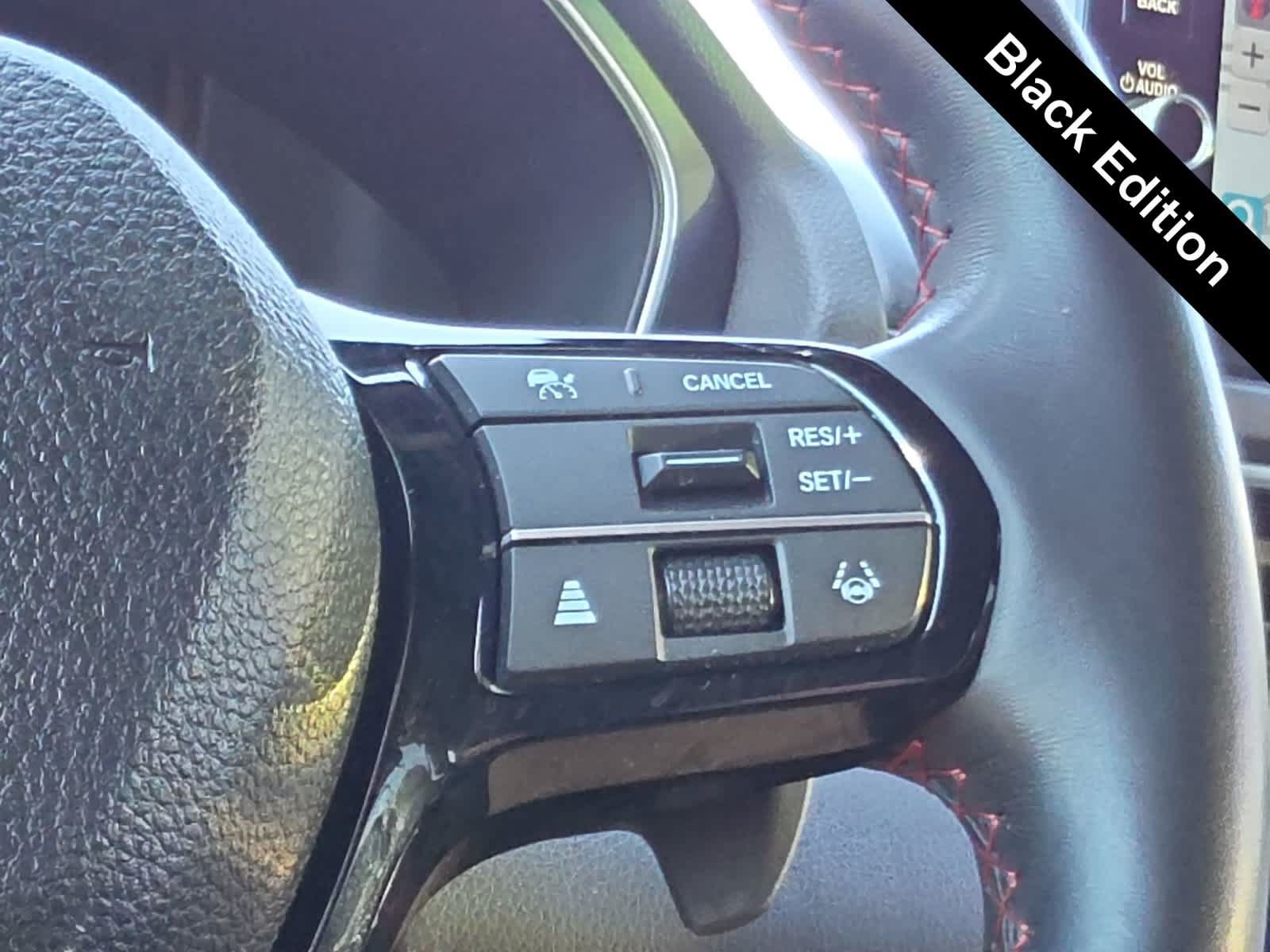 Used 2025 Honda Pilot Black Edition image 30