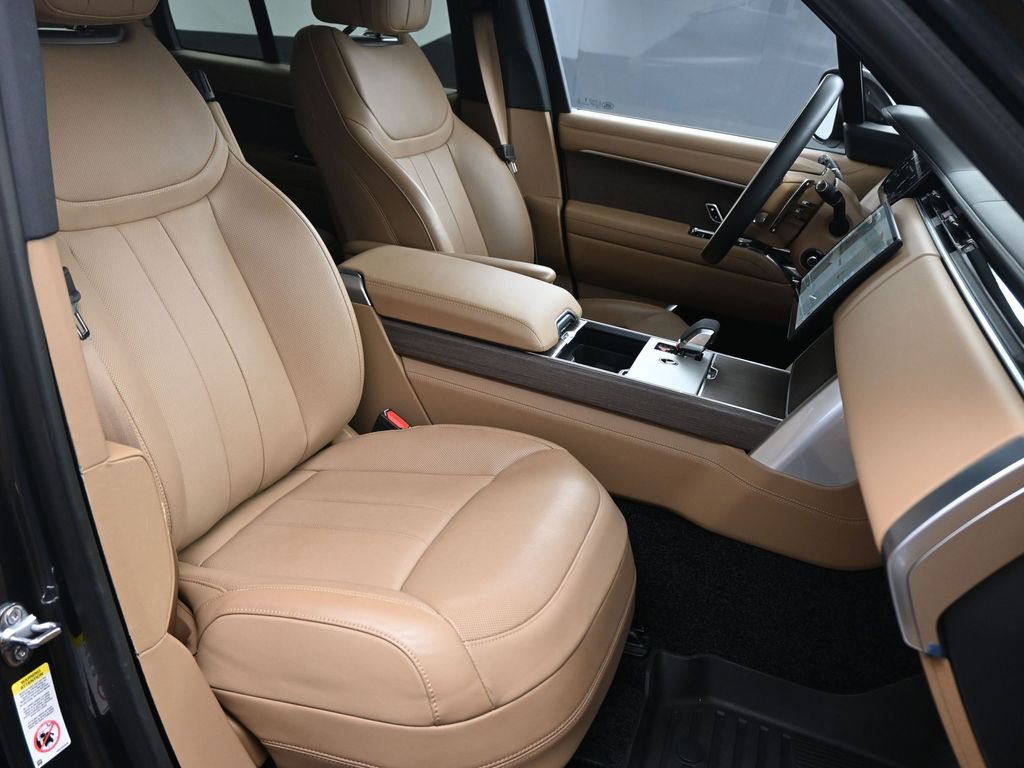 Used 2025 Land Rover Range Rover SE AWD/4WD image 9