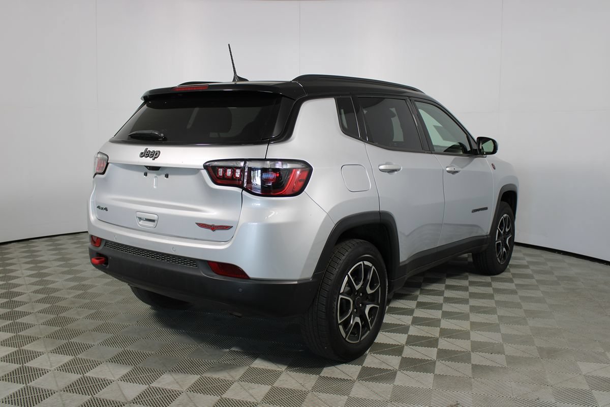 Used 2025 Jeep Compass Trailhawk AWD/4WD image 35