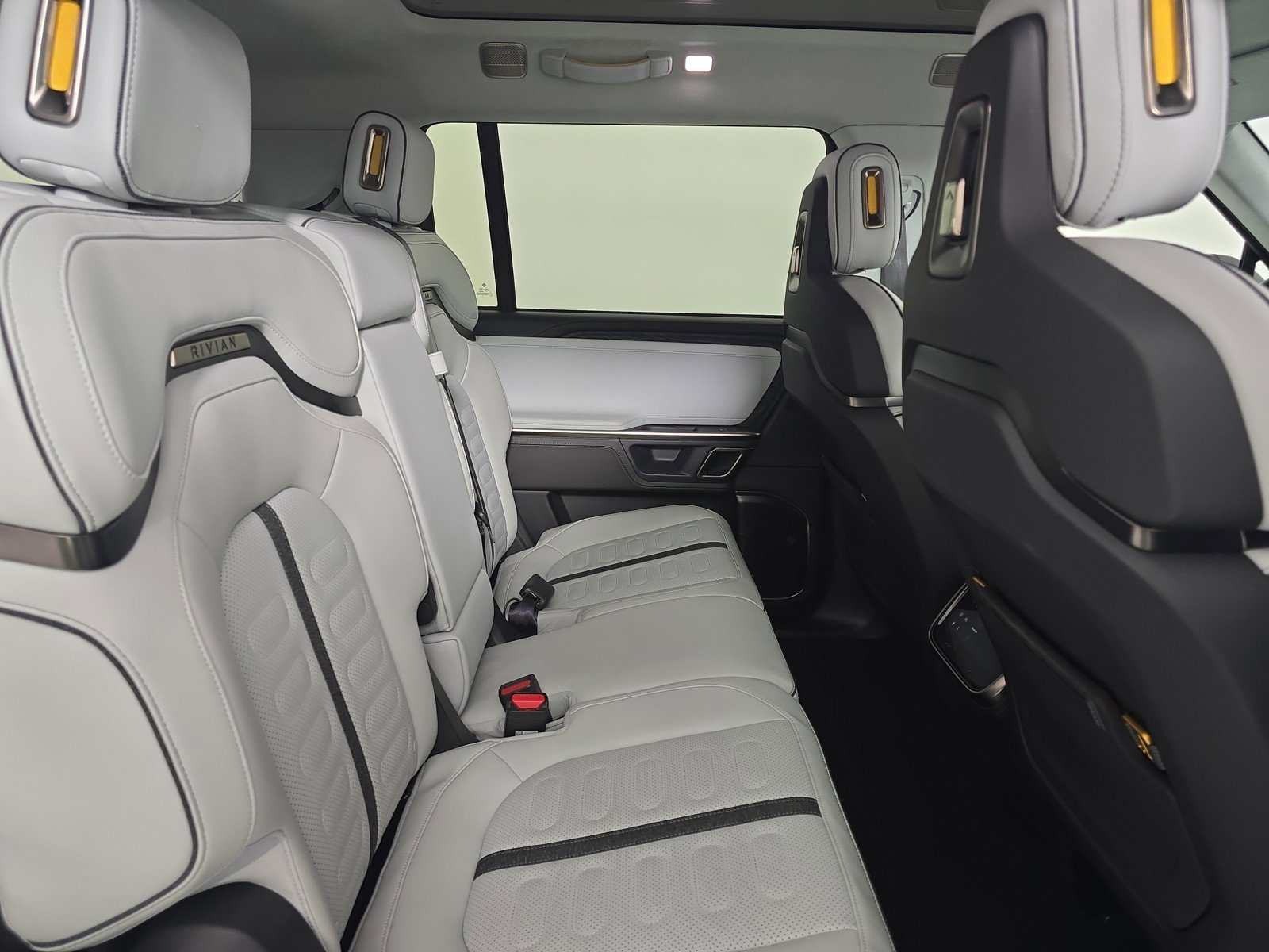 Used 2024 Rivian R1S Adventure AWD/4WD image 23