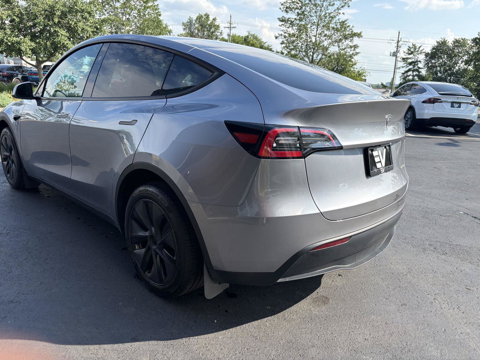 Used 2024 Tesla Model Y Long Range AWD/4WD image 6