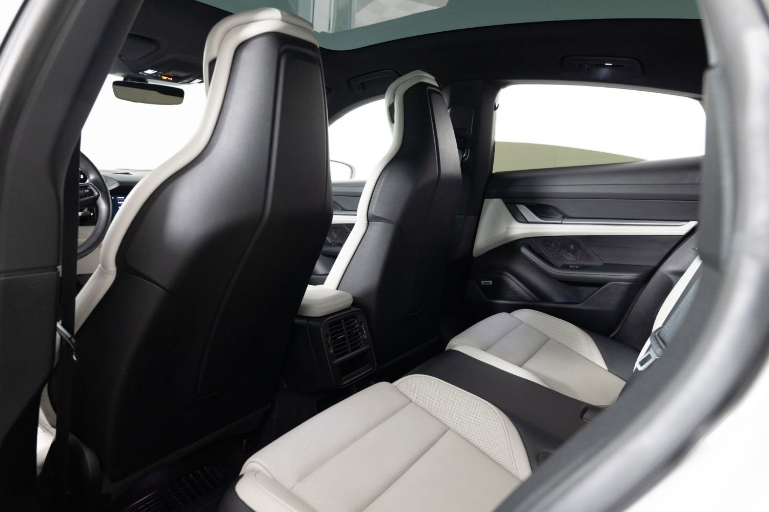 Used 2021 Porsche Taycan 4S w/ Premium Package image 19