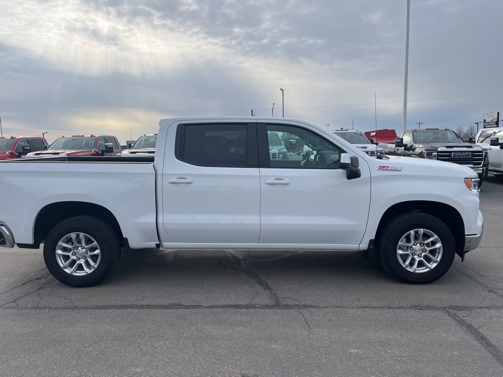 Used 2025 Chevrolet Silverado 1500 LT image 4