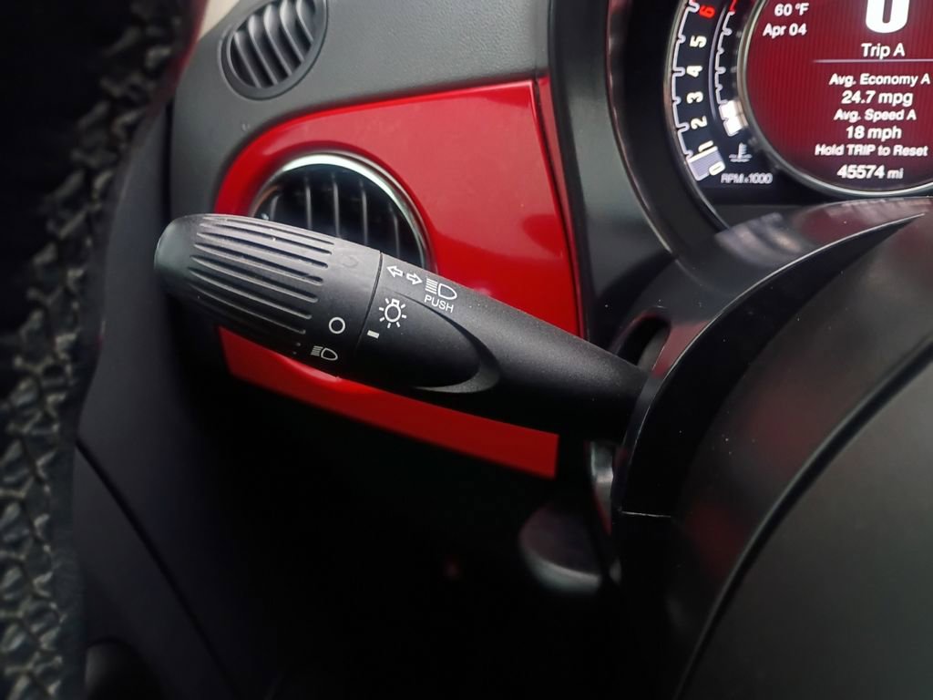 Used 2017 FIAT 500 Lounge image 12