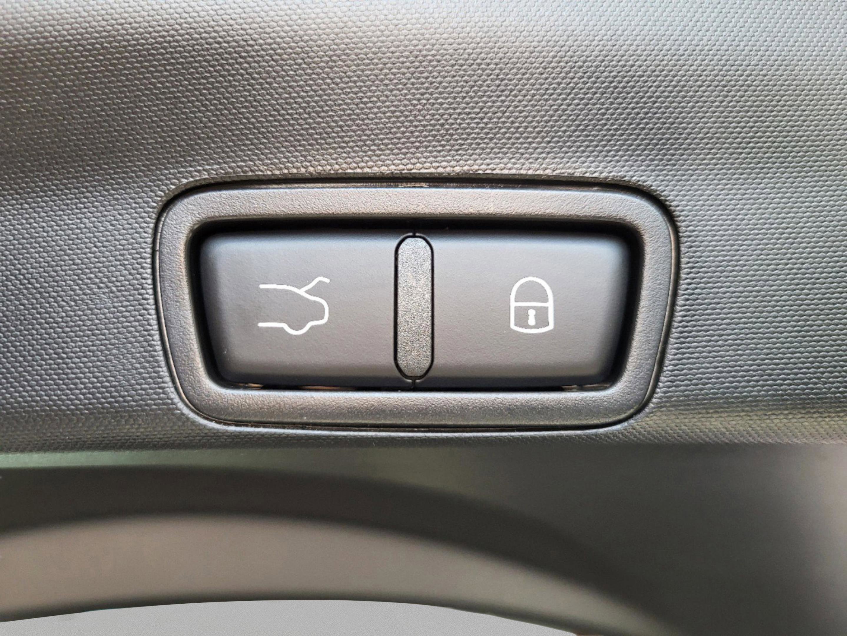 New 2025 Alfa Romeo Stelvio Sprint image 14