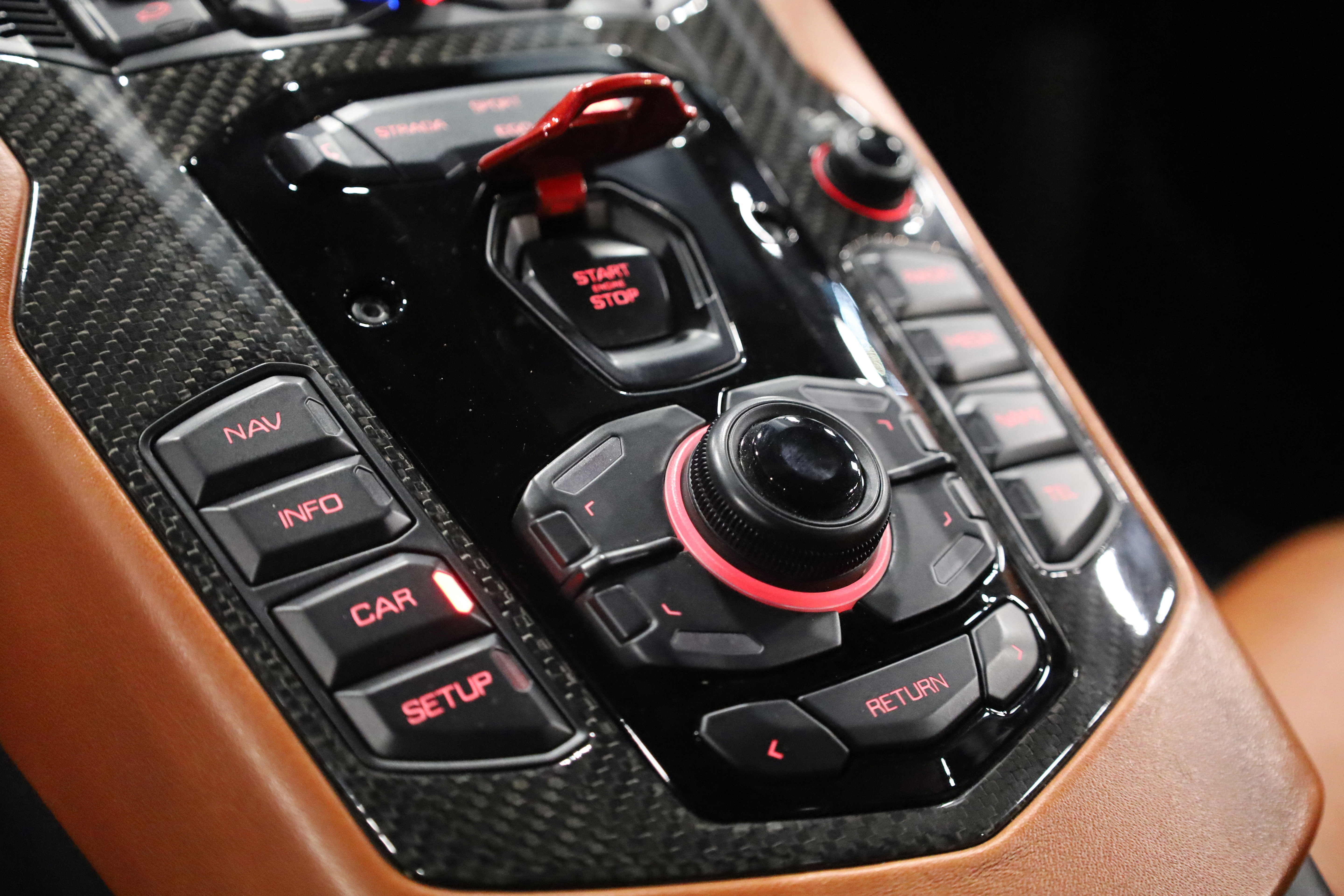 Used 2018 Lamborghini Aventador S image 28