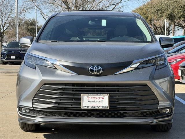 New 2026 Toyota Sienna XLE FWD image 8