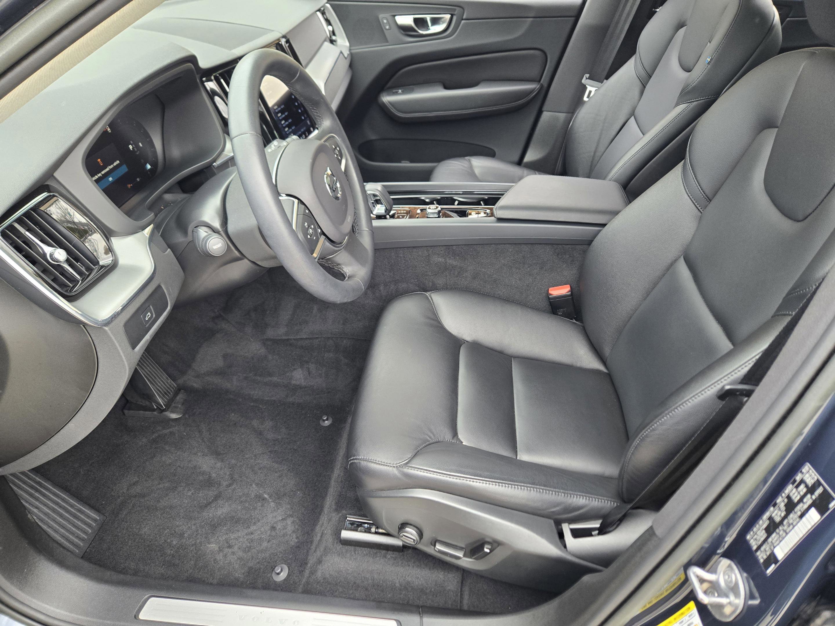 Used 2023 Volvo XC60 B5 Core w/ Climate Package image 21