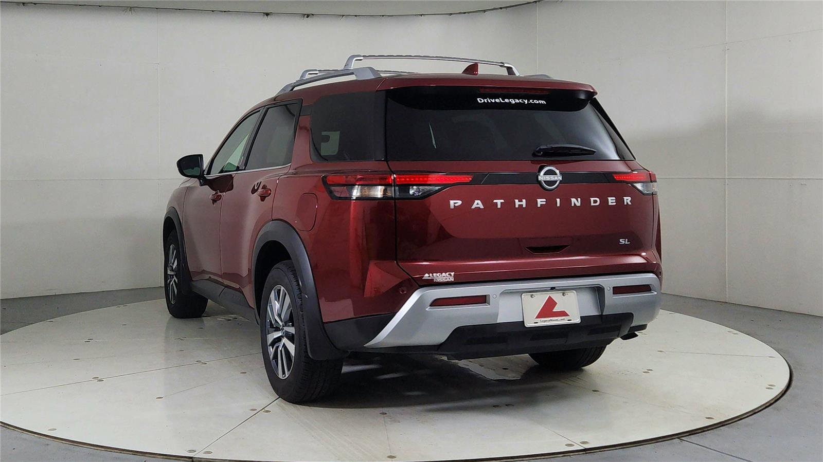 Used 2024 Nissan Pathfinder SL image 5