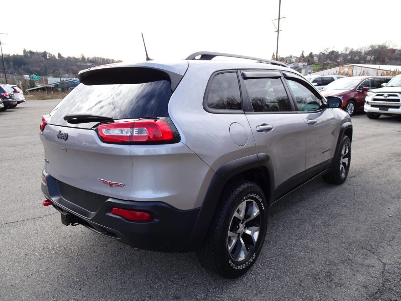 Used 2017 Jeep Cherokee Trailhawk image 6