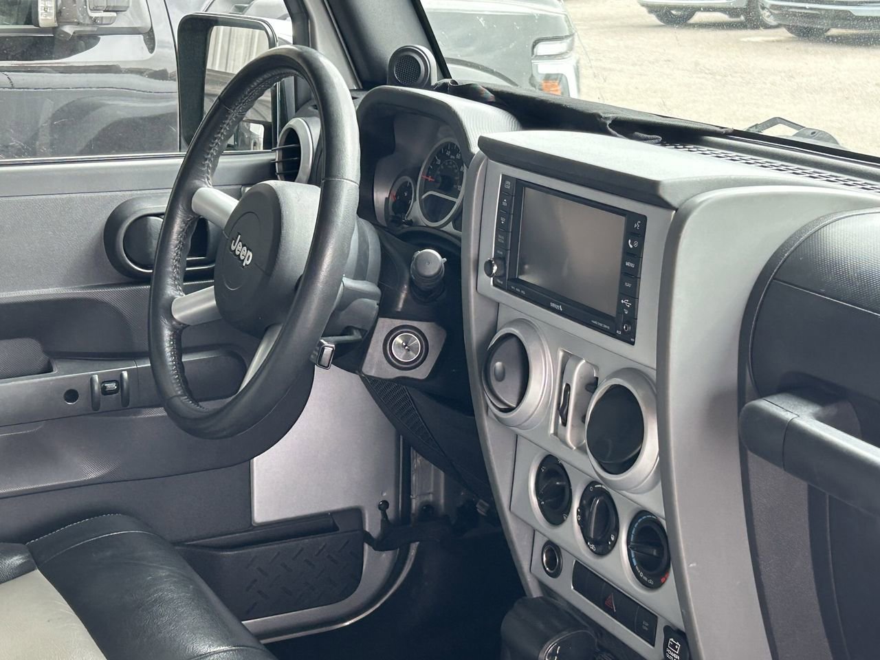 Used 2009 Jeep Wrangler Unlimited Sahara w/ Mopar Leather Group image 9