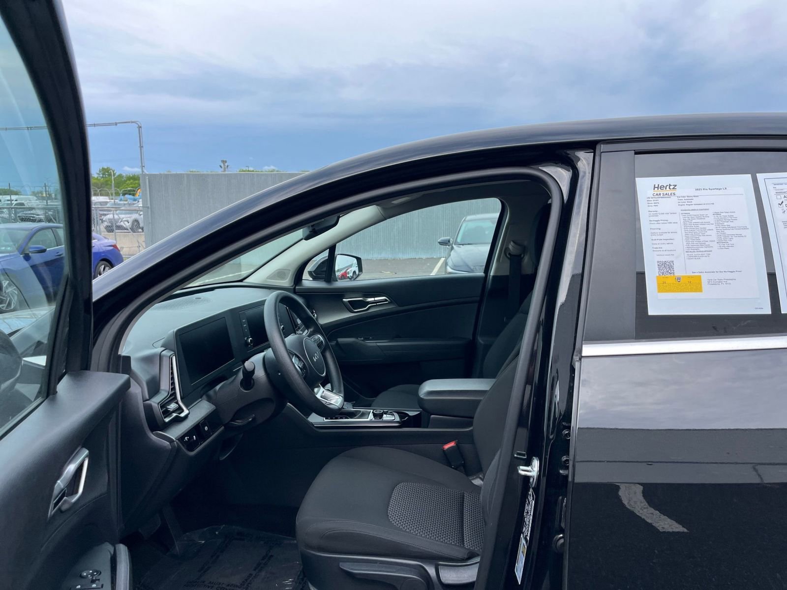 Used 2025 Kia Sportage LX FWD image 25