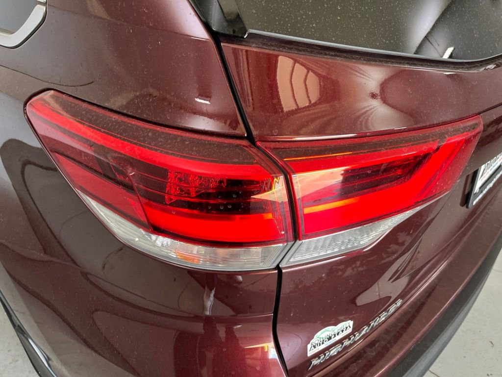 Used 2018 Toyota Highlander Limited Platinum AWD/4WD image 37