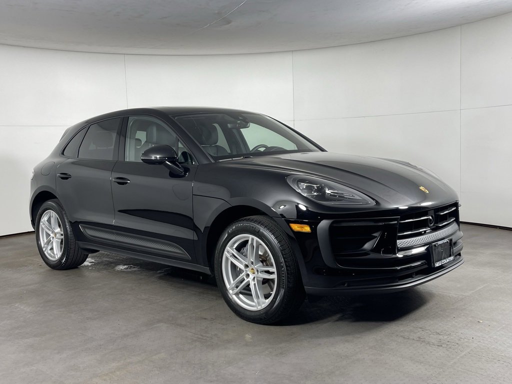 Certified 2025 Porsche Macan image 9
