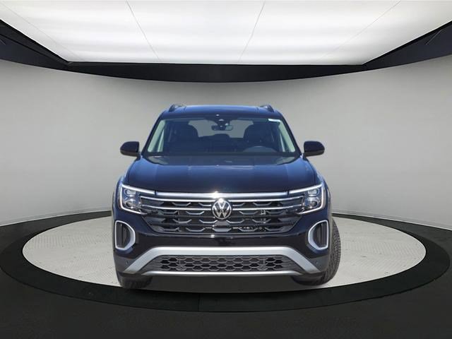 New 2026 Volkswagen Atlas Peak Edition image 2