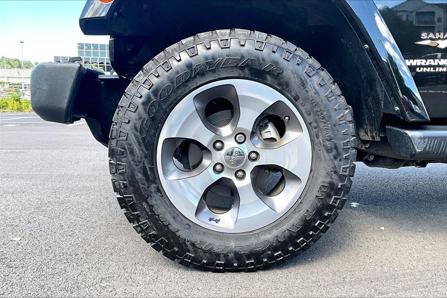 Used 2017 Jeep Wrangler Unlimited Sahara w/ Connectivity Group AWD/4WD image 8