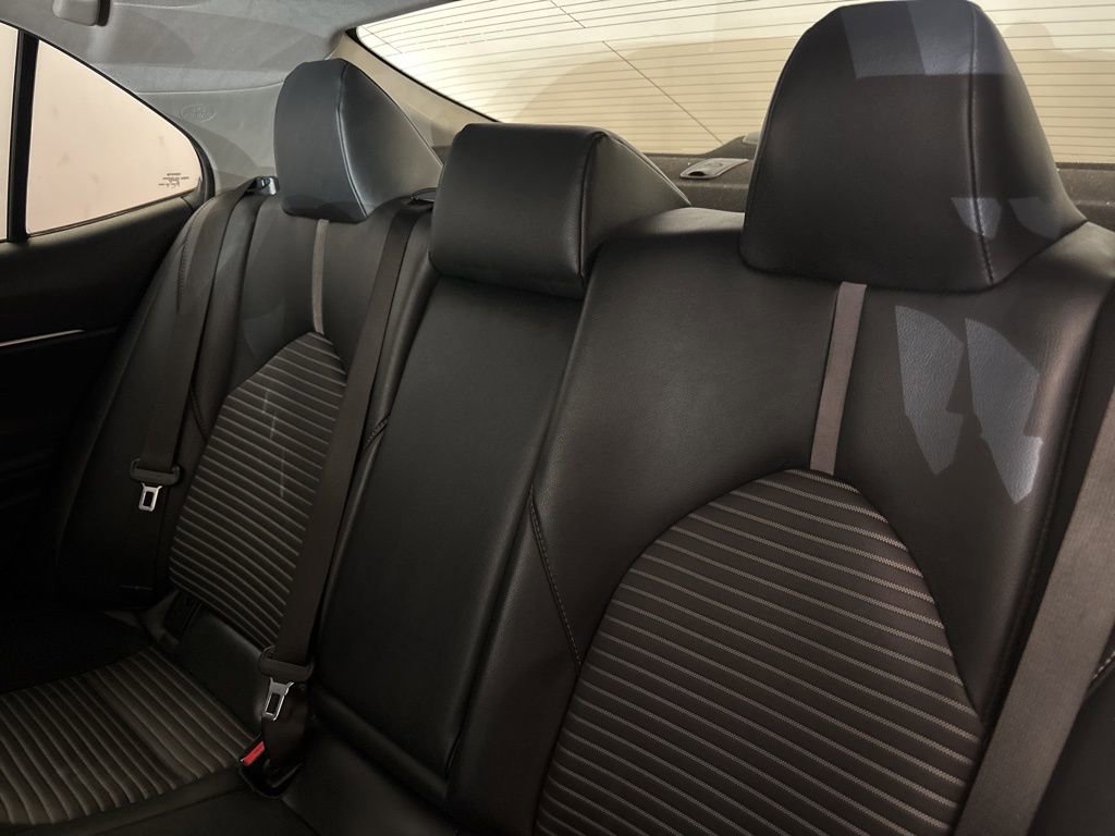 Used 2019 Toyota Camry SE FWD image 13