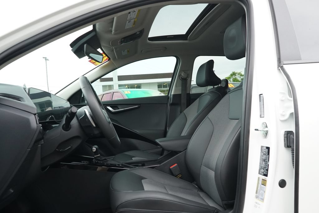 Used 2025 Kia Niro EX Touring FWD image 21