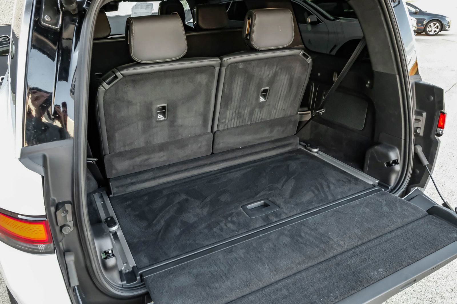 Used 2024 Rivian R1S Adventure image 64