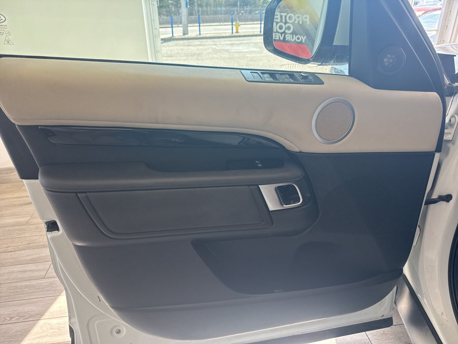 Used 2020 Land Rover Discovery SE AWD/4WD image 14