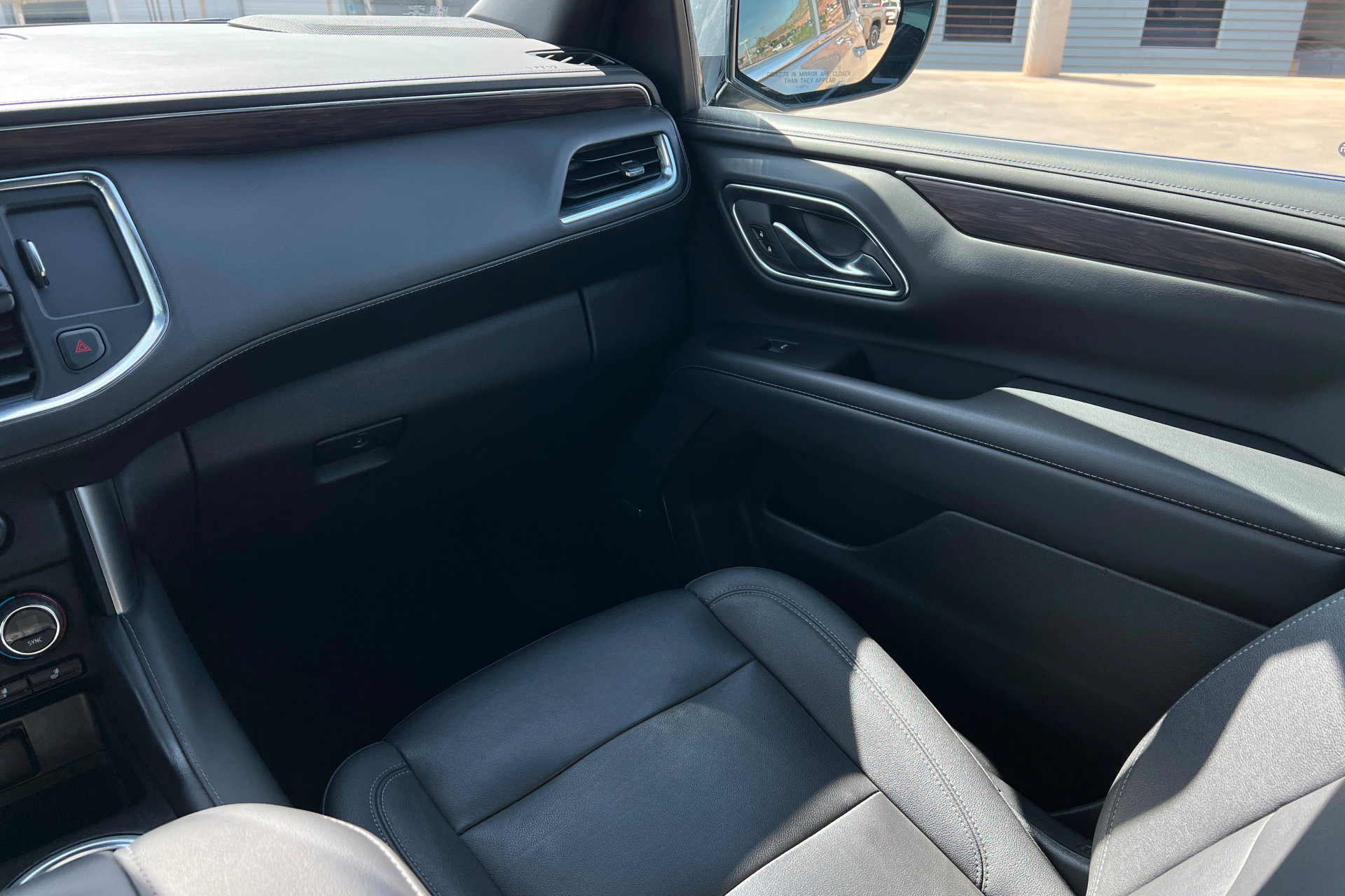 Used 2023 Chevrolet Tahoe LT w/ Luxury Package image 11