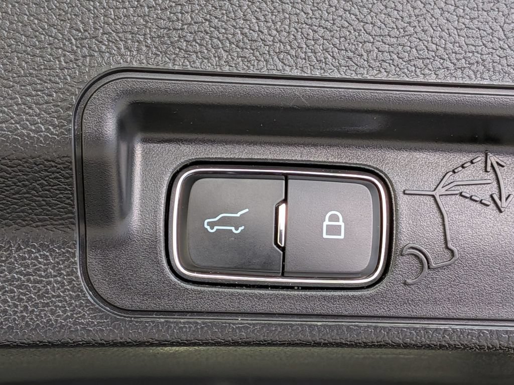 Used 2023 Ford Explorer Limited AWD/4WD image 33