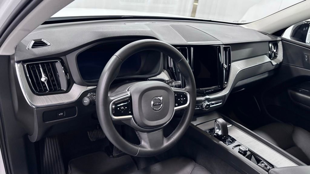 Certified 2025 Volvo XC60 B5 Plus image 10