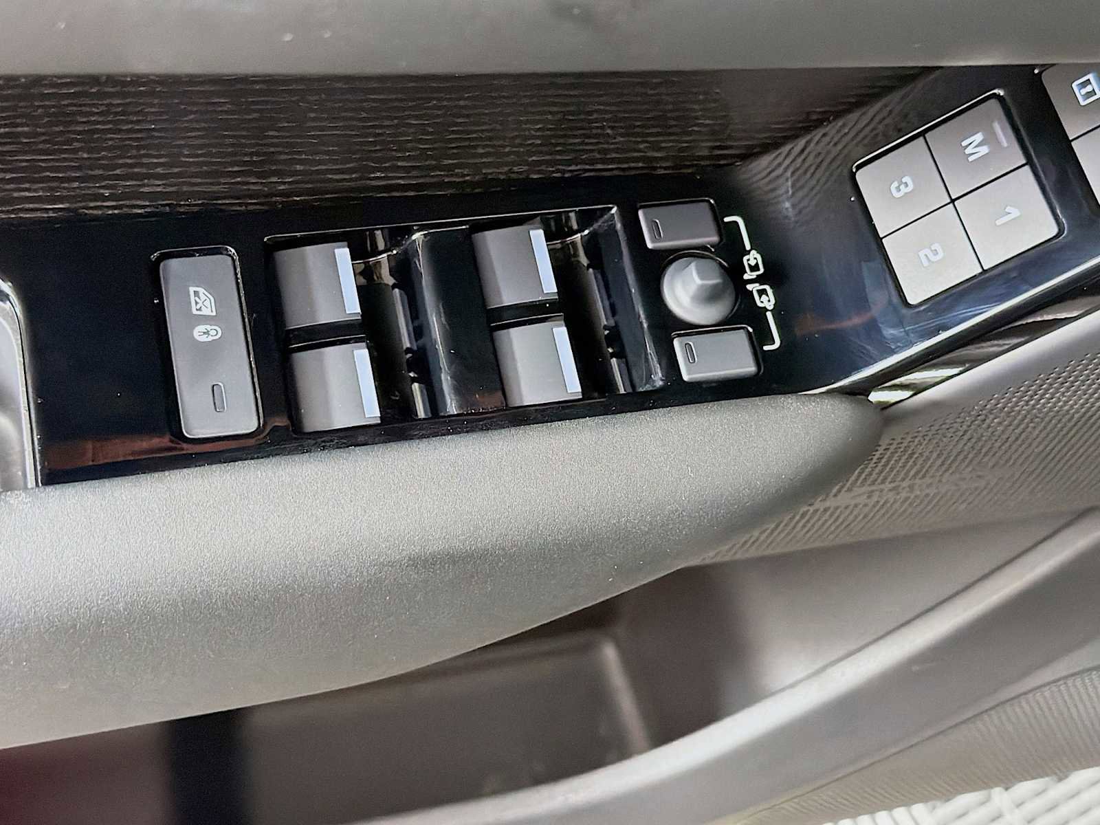 Used 2026 Land Rover Range Rover Velar Dynamic SE AWD/4WD image 19