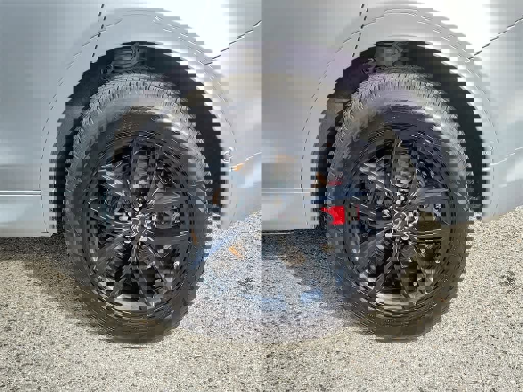 Used 2024 Land Rover Discovery Sport S image 9