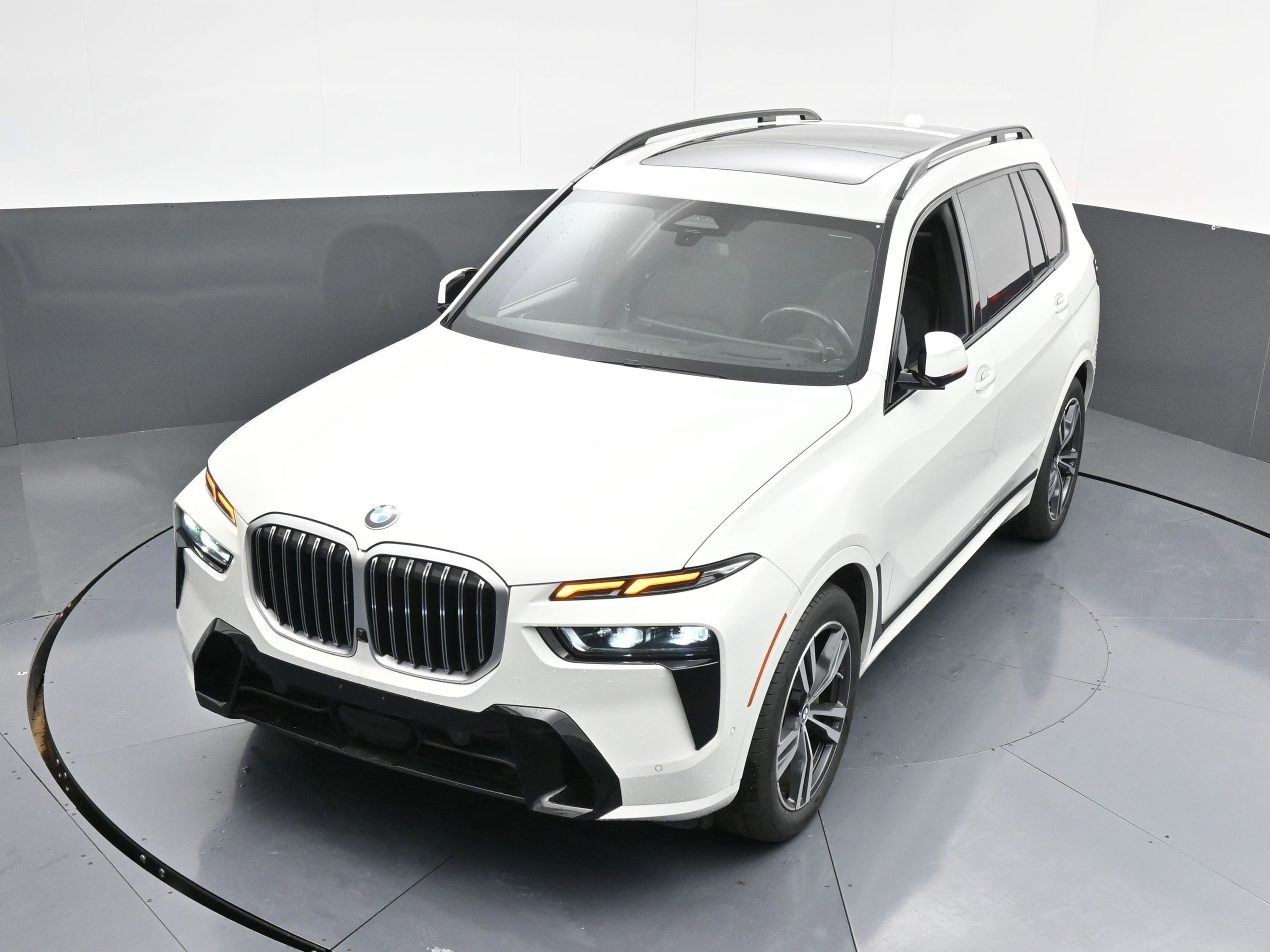 Used 2024 BMW X7 xDrive40i w/ M Sport Package image 35