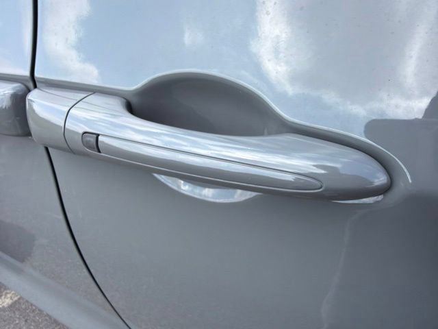 Used 2023 Chrysler Pacifica Touring-L FWD image 15