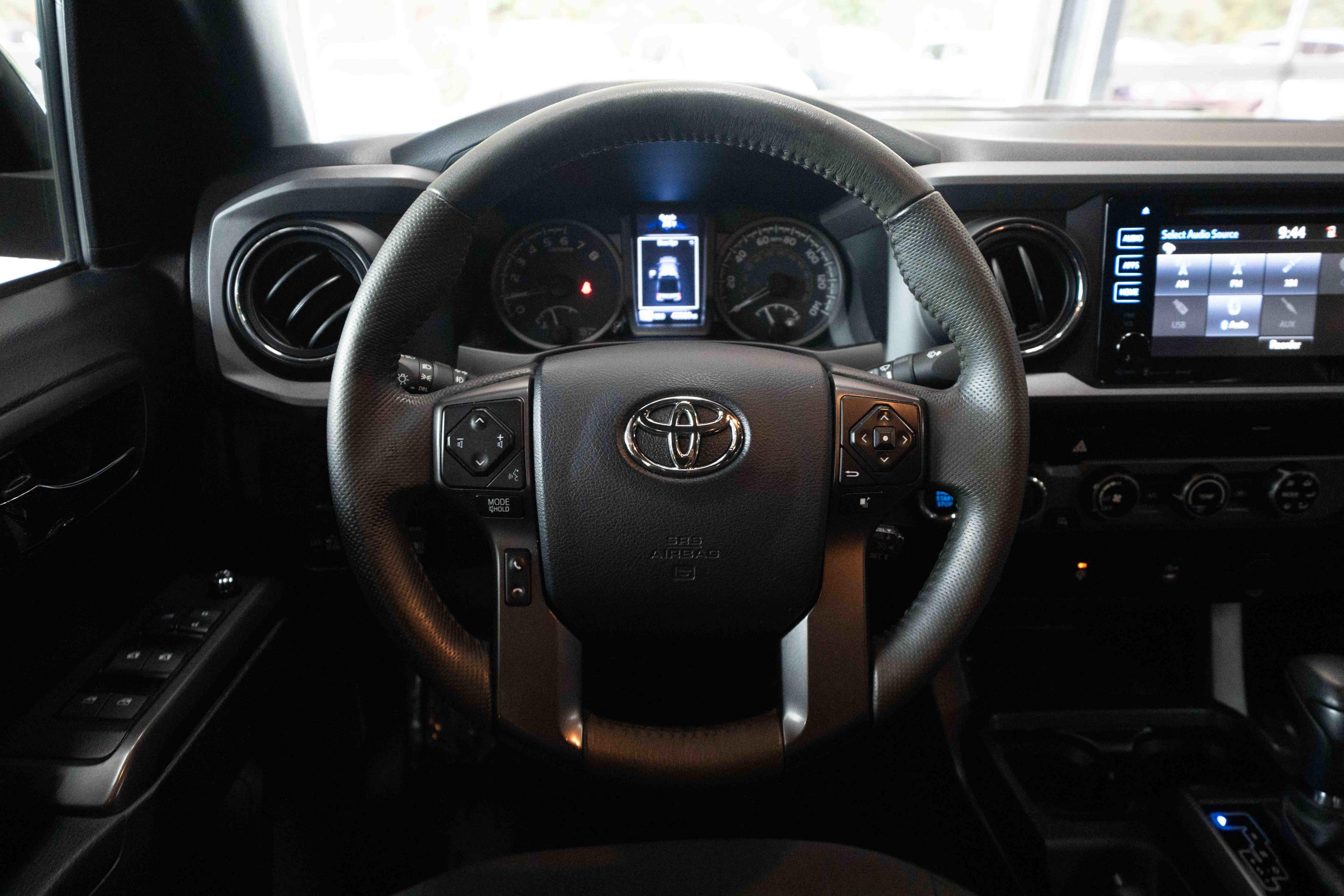 Used 2017 Toyota Tacoma TRD Sport w/ Tow Package (A/T) AWD/4WD image 21