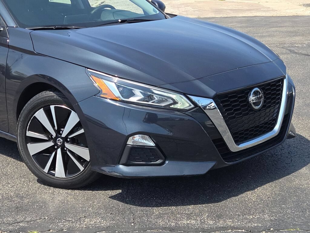 Used 2022 Nissan Altima 2.5 SV FWD image 2