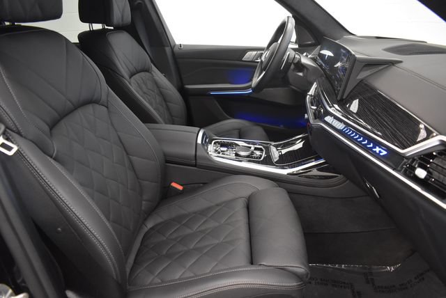 Used 2026 BMW X7 xDrive40i w/ M Sport Package AWD/4WD image 19