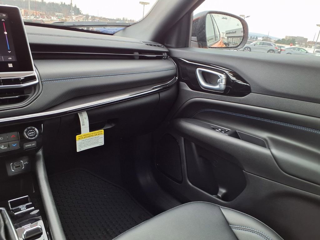 New 2026 Jeep Compass Latitude AWD/4WD image 28