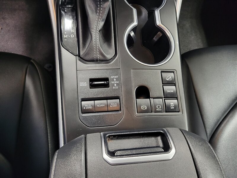 Used 2024 Toyota Highlander XLE AWD/4WD image 35