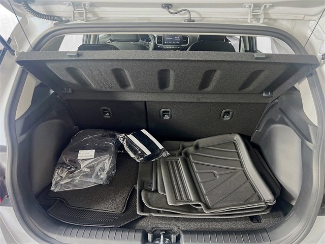 New 2025 Hyundai Venue SEL image 17