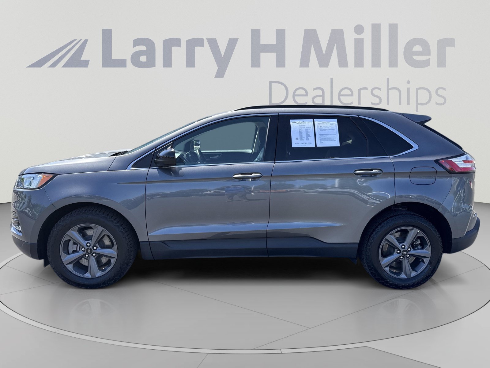 Certified 2022 Ford Edge SEL w/ Sport Appearance Package AWD/4WD image 2
